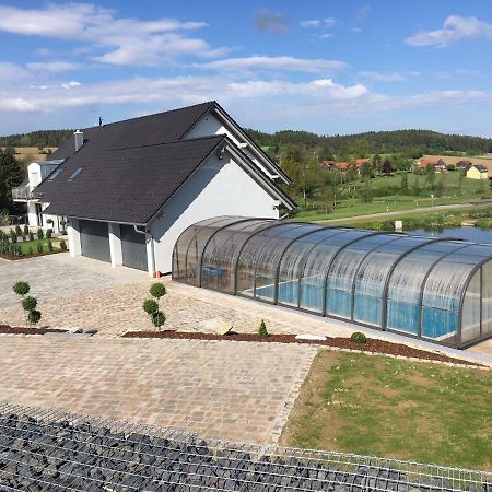 Landhaus Ferienwohnungen Mit Pool Und Wellness Neukirchen-Balbini Экстерьер фото